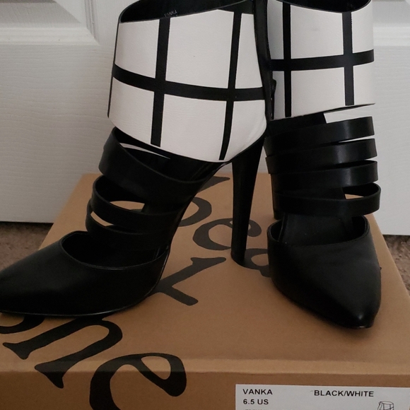 Heels - Picture 2 of 3